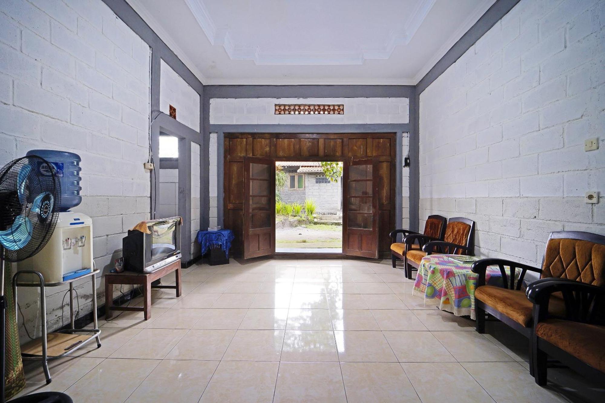 Spot On 91085 Griya Estu Wening Hotel Sleman  Exterior photo
