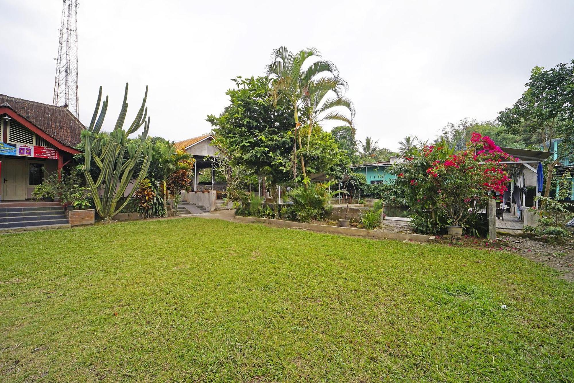 Spot On 91085 Griya Estu Wening Hotel Sleman  Exterior photo